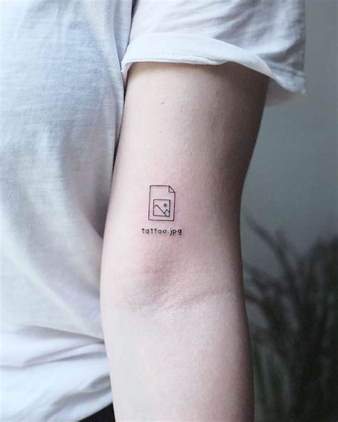 25 Tiny Tattoos That Are Wonderful Despite Their Size Funny Tattoos