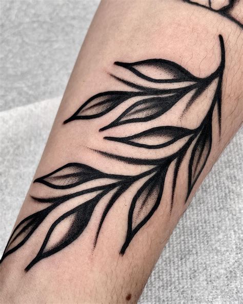 30 Leaf Tattoos That Look Great On Any Piece Of Skin Leaf Tattoos