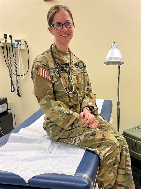 Army Physician Assistant Is Being All She Can Be Article The United States Army