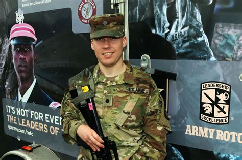 Army Reserve Cadet Benefits From 40 000 Scholarship U S Army