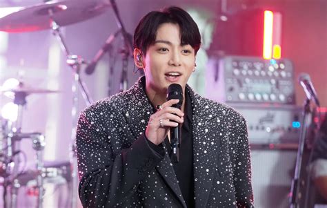 Bts Amp 39 Jungkook Holds Final Livestream Before Military Enlistment