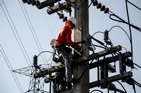 Electrical Power Line Installers And Repairers