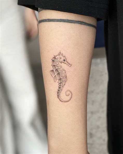 Elegant Seahorse Tattoo Designs Google Search Seahorse Tattoo Cute