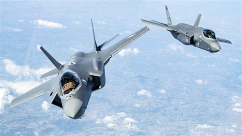 F 22 Raptor Vs F 35 Lightning Ii Who Wins This Dogfight Sofrep