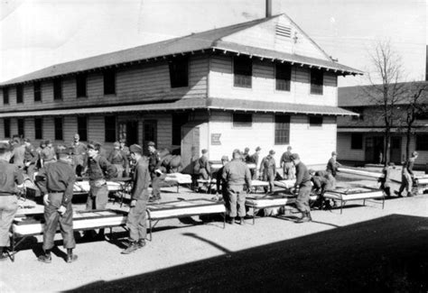 Fort Leonard Wood Barracks Have Come A Long Way Since 1941 When Two 2 Story Wood Barracks Mess