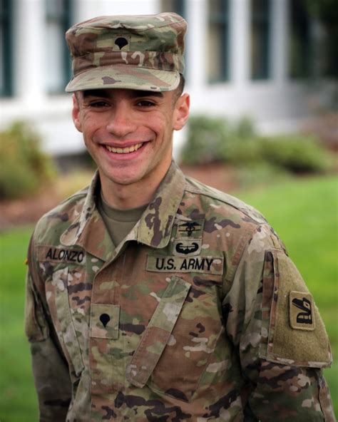 Junior Washington Guard Medic Earns Expert Field Medic Badge Article