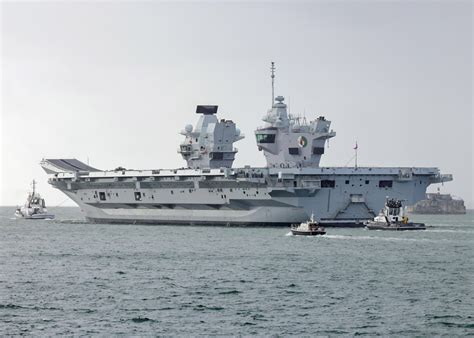 Le Hms Queen Elizabeth Part Aux Etats Unis La Place De Son Cadet