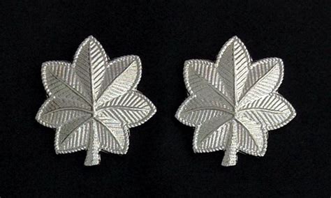 Lieutenant Colonel Oak Leaf Rank Insignia Small In Silver Plating