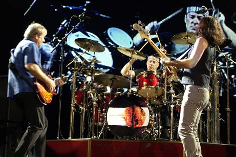 Maestro Geddy Lee De Rush Neil Peart Rock N Roll Guitar Hero Guitar Players I Love Music