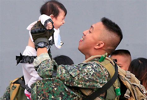 More Troops Reunited With Families Philstar Com