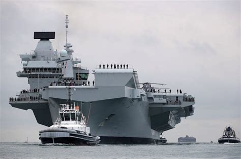 Photos Uk S Biggest Warship Hms Queen Elizabeth Sails Into Portsmouth