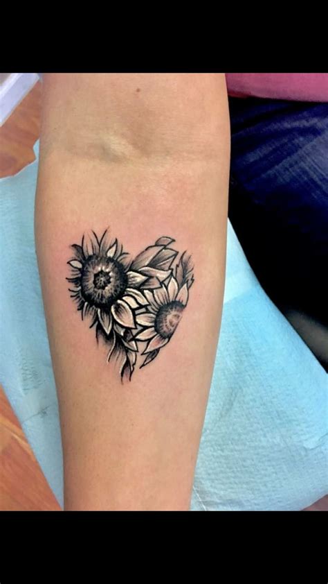 Pin By Devyn Frazer On Screenshots Tattoos Tattoos For Daughters Sunflower Tattoos