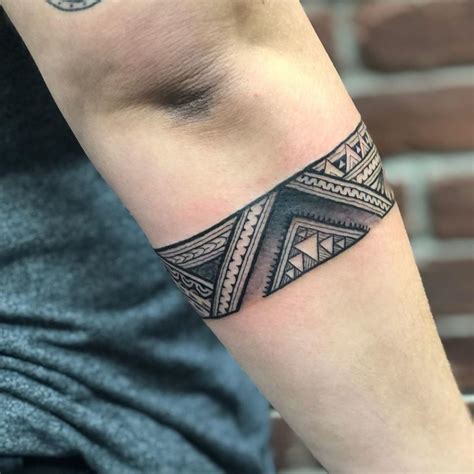 Pin By Wojtek On Pomys Y Na Tatua Band Tattoos For Men Band Tattoo Designs Armband Tattoo