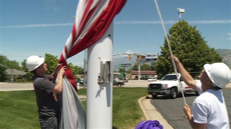 Raising And Lowering The U S Flag American Flagpoles And Flags