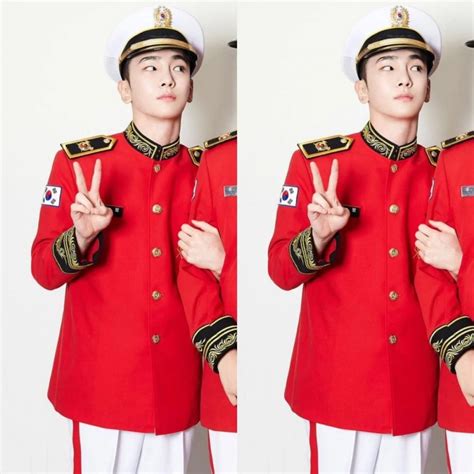 Shinee Amp 39 S Key Spends Time With His Fellow Soldiers From Mandatory Military Service In The