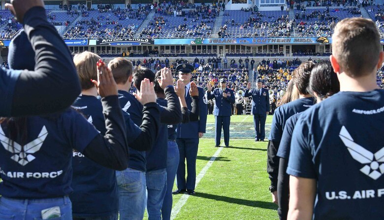 Space Force Recruiting Is Strong But Army Navy Usaf Woes Don T Help