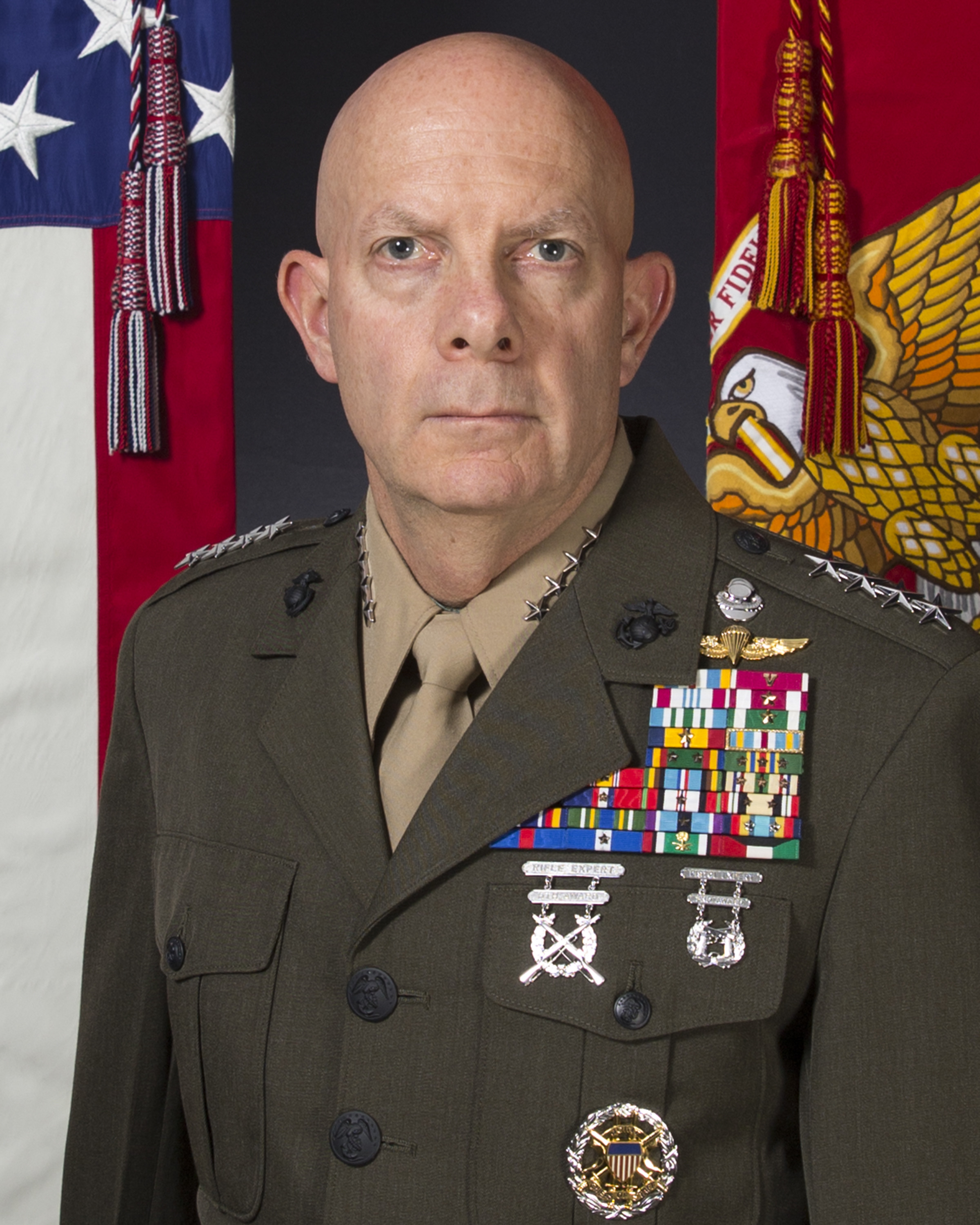 The Commandant Of The Marine Corps Visists Officiers In Training At The