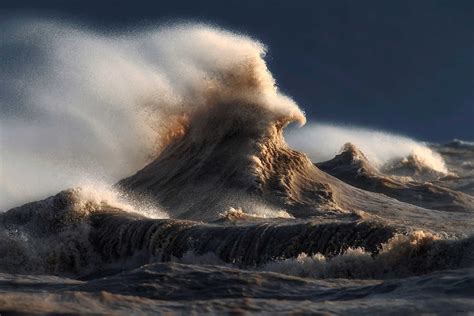 The Waves In Lake Erie Look Like Mountains Reader Amp 39 S Digest