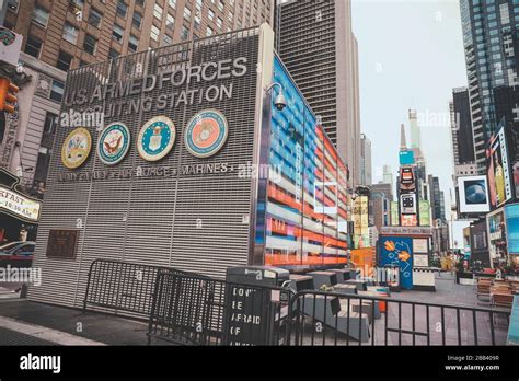 Us Army Recruiting Office Times Square Stock Photo Alamy