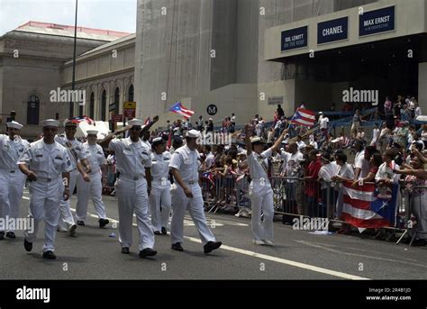 Us Navy Navy Recruiting District New York Recruiters Walk Post The