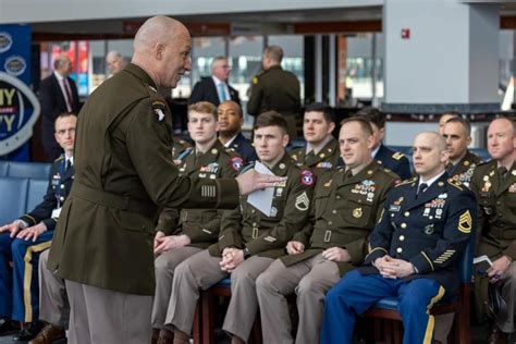 Usarec Commander Pledges To Aid Recruiters In Mission Joint Base San