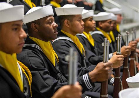 Vcno Navy Set To Miss Fy 2023 Recruiting Goals For Enlisted Sailors By