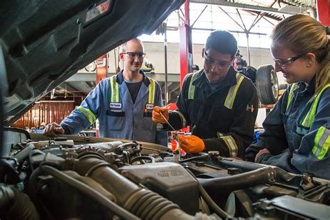 What Does A Mobile Heavy Equipment Mechanic Do Trade College